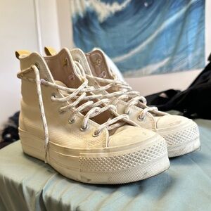 Converse Sz 8 Platform High Top Shoes